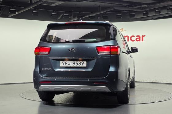 Kia Carnival 11-seater Noblesse — пробег 184 309 км — фото 4 из 5