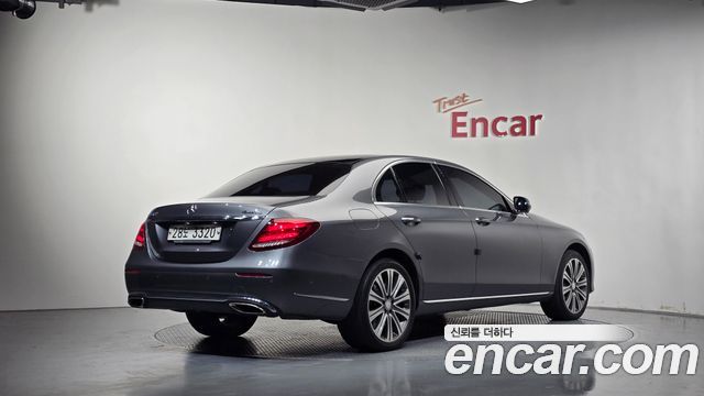 Mercedes-Benz E-Class из Кореи Encar