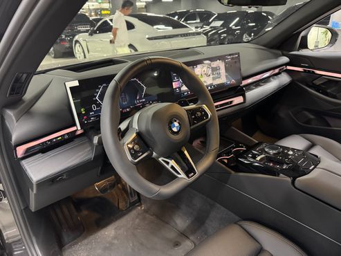 BMW 5-Series 523d xDrive M Sport — пробег 5 000 км — фото 4 из 5