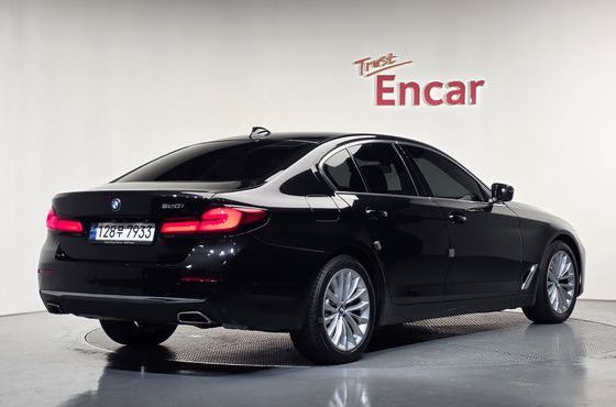 BMW 5-Series 520i Luxury — пробег 44 260 км — фото 2 из 5