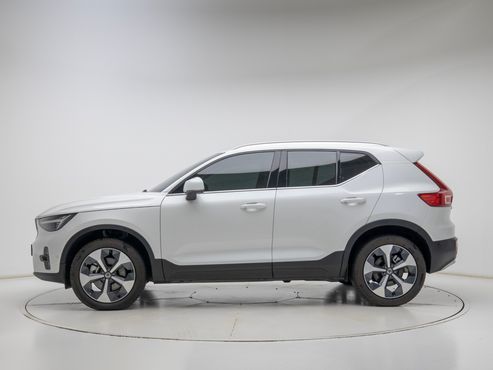 Volvo XC40 B4 Ultra Bright — пробег 8 389 км — фото 3 из 5