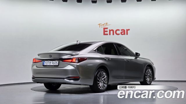 Lexus ES Luxury Plus — пробег 80 561 км — фото 2 из 5
