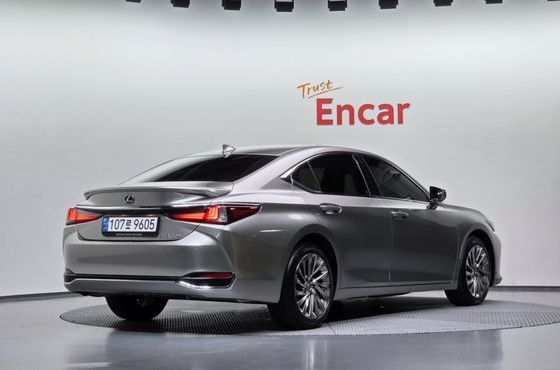 Lexus ES Luxury Plus — пробег 80 561 км — фото 2 из 5