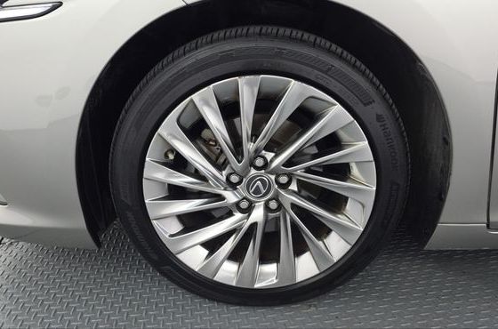 Lexus ES Luxury Plus — пробег 80 561 км — фото 5 из 5
