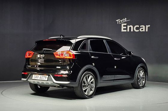 Kia Niro Prestige — пробег 136 360 км — фото 2 из 5