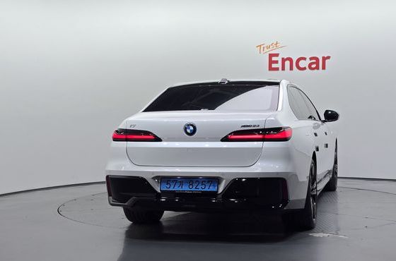 BMW i7 xDrive 60 M sport — пробег 17 800 км — фото 4 из 5