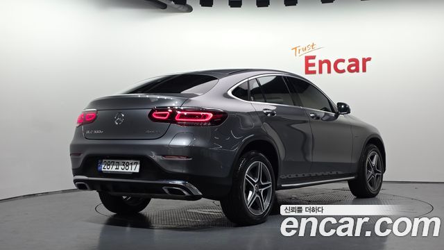 Mercedes-Benz GLC-Class GLC300e 4MATIC Coupe — пробег 71 655 км — фото 2 из 5