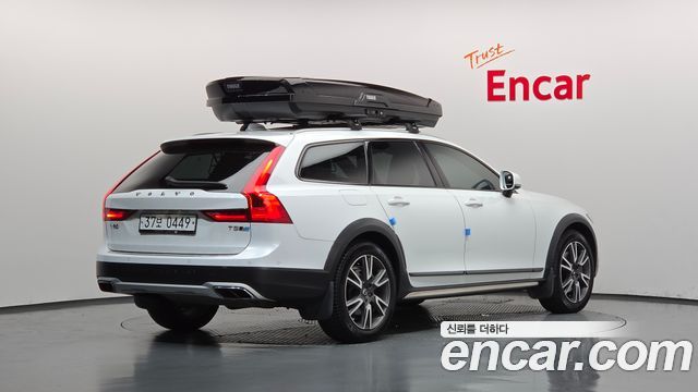 Volvo V90 T5 Pro AWD — пробег 74 880 км — фото 2 из 5