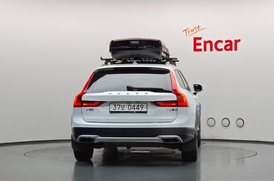 Volvo V90 T5 Pro AWD — пробег 74 880 км — фото 4 из 5