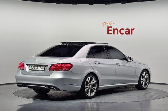 Mercedes-Benz E-Class E300 4MATIC Avantgarde — пробег 127 320 км — фото 2 из 5
