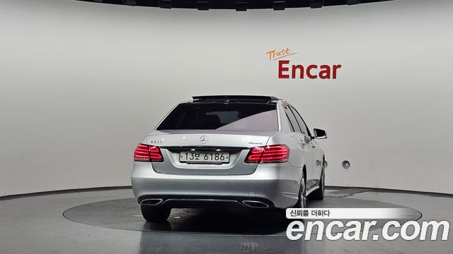 Mercedes-Benz E-Class E300 4MATIC Avantgarde — пробег 127 320 км — фото 4 из 5