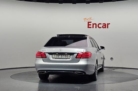 Mercedes-Benz E-Class E300 4MATIC Avantgarde — пробег 127 320 км — фото 4 из 5