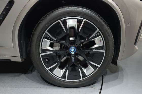 BMW iX3 M Sports — пробег 9 437 км — фото 5 из 5