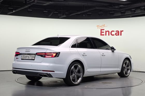 Audi A4 40 TFSI Premium — пробег 106 000 км — фото 2 из 5