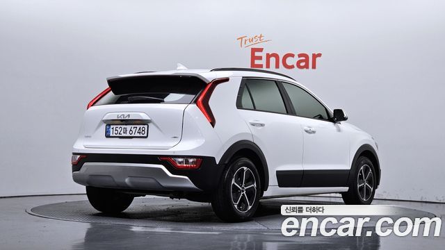 Kia Niro Prestige — пробег 39 878 км — фото 2 из 5