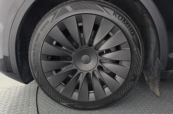 Tesla Model Y RWD — пробег 78 141 км — фото 5 из 5