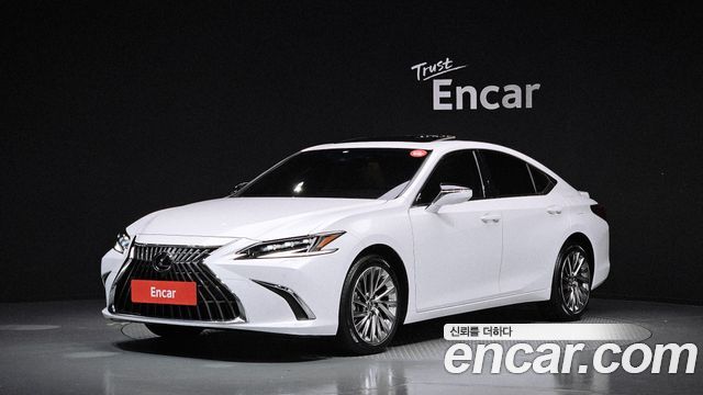 Lexus ES Executive — пробег 16 393 км — фото 1 из 5