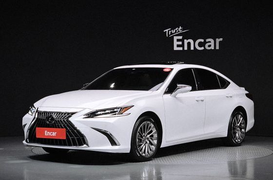 Lexus ES Executive — пробег 16 393 км — фото 1 из 5