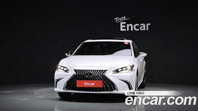 Lexus ES Executive — пробег 16 393 км — фото 3 из 5