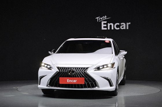 Lexus ES Executive — пробег 16 393 км — фото 3 из 5