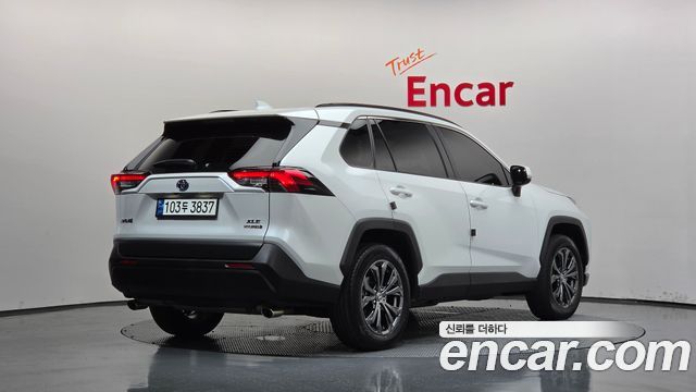 Toyota RAV4 2.5 2WD Hybrid XLE — пробег 33 795 км — фото 2 из 5