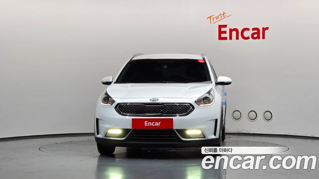 Kia Niro Prestige — пробег 124 357 км — фото 3 из 5
