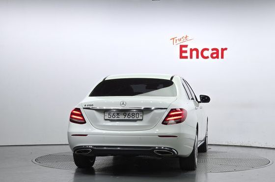 Mercedes-Benz E-Class E200 Avantgarde — пробег 40 046 км — фото 4 из 5