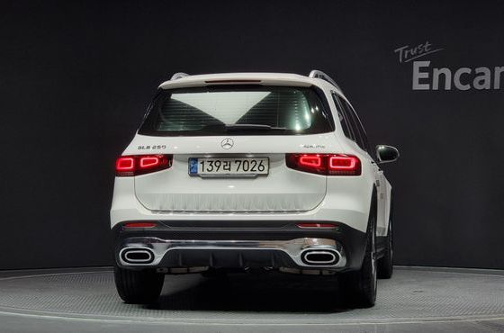 Mercedes-Benz GLB-Class GLB250 4MATIC — пробег 46 738 км — фото 4 из 5