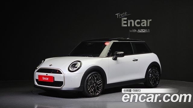 Mini Cooper Favoured — пробег 2 963 км — фото 1 из 5