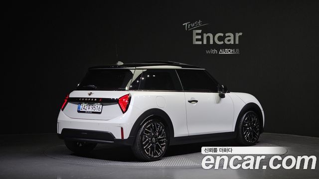 Mini Cooper Favoured — пробег 2 963 км — фото 2 из 5