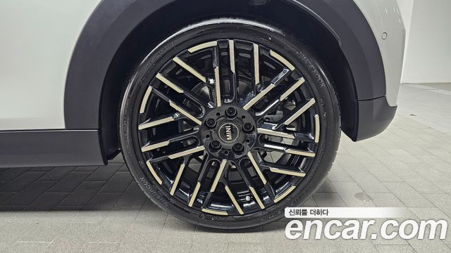 Mini Cooper Favoured — пробег 2 963 км — фото 5 из 5
