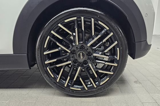 Mini Cooper Favoured — пробег 2 963 км — фото 5 из 5