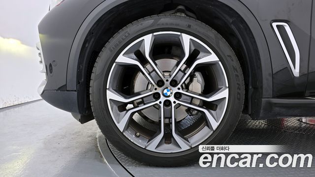 BMW X5 xDrive 40i xLine — пробег 22 211 км — фото 5 из 5