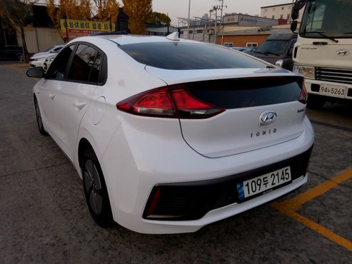 Hyundai Ioniq 1.6 HEV I — пробег 328 055 км — фото 3 из 5