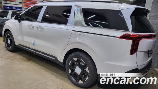 Kia Carnival HEV 9seater Signature — пробег 3 362 км — фото 3 из 5