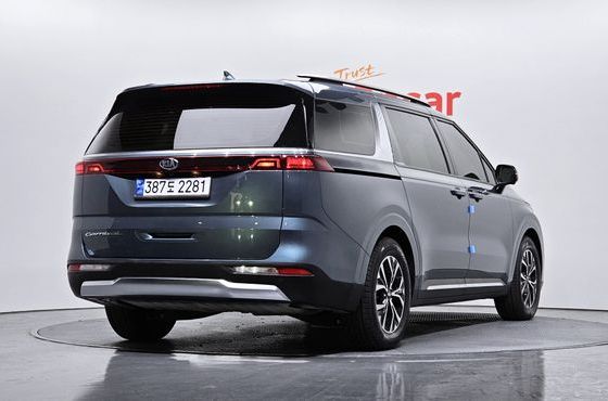 Kia Carnival 9-Seater Signature — пробег 59 097 км — фото 2 из 5