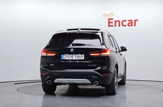 BMW X1 xDrive 20i xLine — пробег 64 591 км — фото 4 из 5