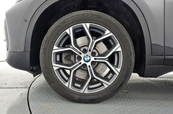 BMW X1 xDrive 20i xLine — пробег 64 591 км — фото 5 из 5