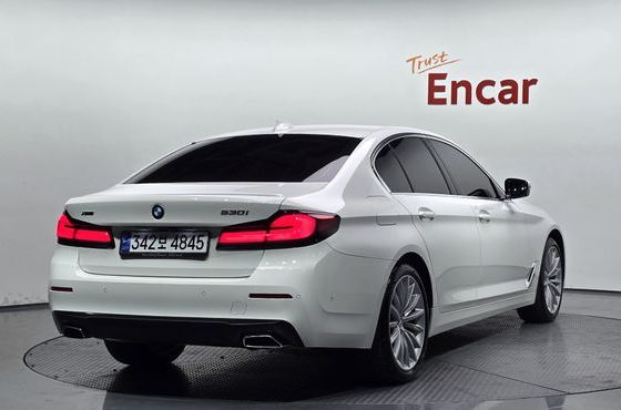 BMW 5-Series 530i xDrive Luxury — пробег 33 037 км — фото 2 из 5