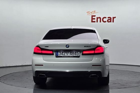 BMW 5-Series 530i xDrive Luxury — пробег 33 037 км — фото 4 из 5