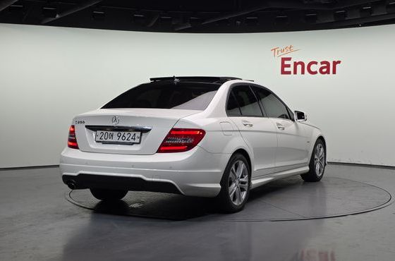 Mercedes-Benz C-Class C200 CGI AVANTGARDE — пробег 95 689 км — фото 2 из 5