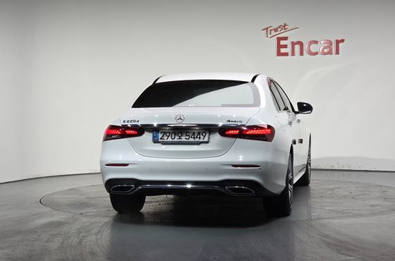 Mercedes-Benz E-Class E220d 4MATIC AMG Line — пробег 13 590 км — фото 4 из 5