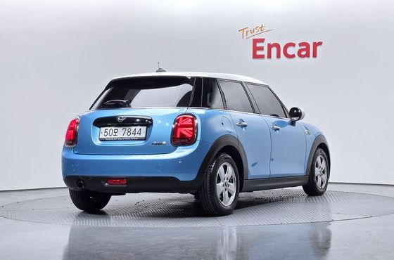 Mini Cooper 5Door Standard 3rd — пробег 67 193 км — фото 2 из 5