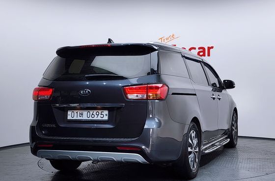 Kia Carnival 9-seater Luxury — пробег 108 804 км — фото 2 из 5