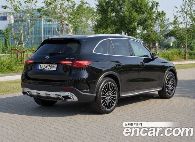 Mercedes-Benz GLC-Class GLC300 4MATIC AMG Line — пробег 25 000 км — фото 2 из 5