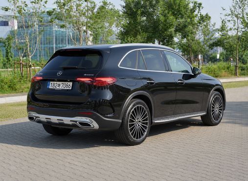 Mercedes-Benz GLC-Class GLC300 4MATIC AMG Line — пробег 25 000 км — фото 2 из 5