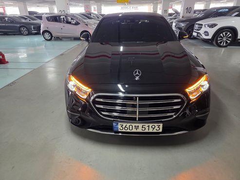 Mercedes-Benz E-Class E300 4MATIC Exclusive — пробег 24 000 км — фото 1 из 5