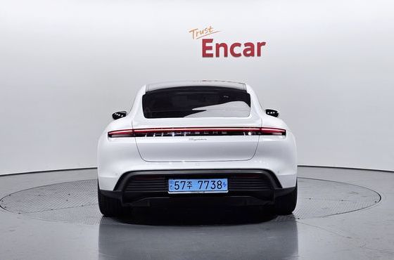 Porsche Taycan Base — пробег 31 678 км — фото 4 из 5