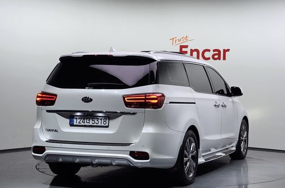 Kia Carnival 9-Seater Noblesse Special — пробег 62 811 км — фото 2 из 5
