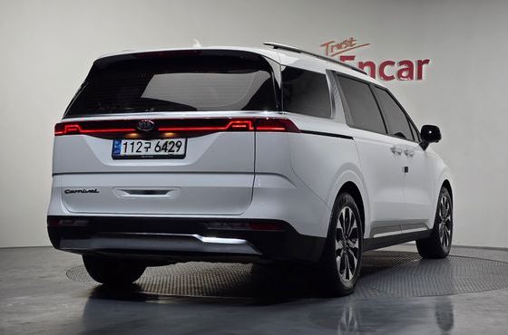 Kia Carnival 9-Seater Signature — пробег 47 331 км — фото 2 из 5